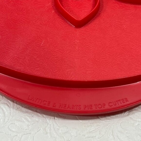 VTG Nordic Ware Pie Top Cutter Reversible Hearts or Lattice Plastic Red 12" - Picture 13 of 15